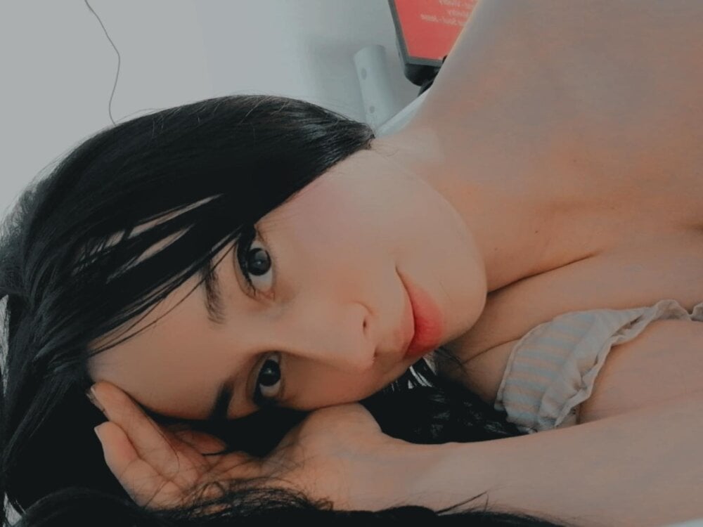 Live sex webcam photo for dulcencanto69_xxx #289999173