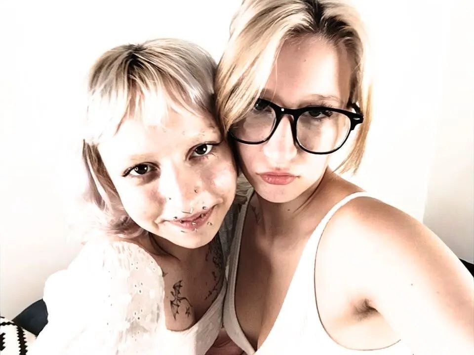 Watch secretsireny live on cam on StripChat