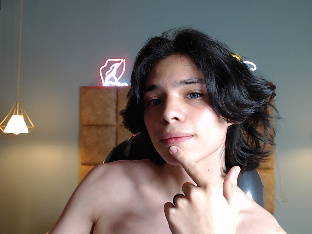 MichaelPhanton18's Offline XXX Chat
