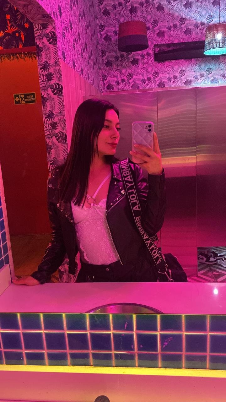 Mia_Robertss_