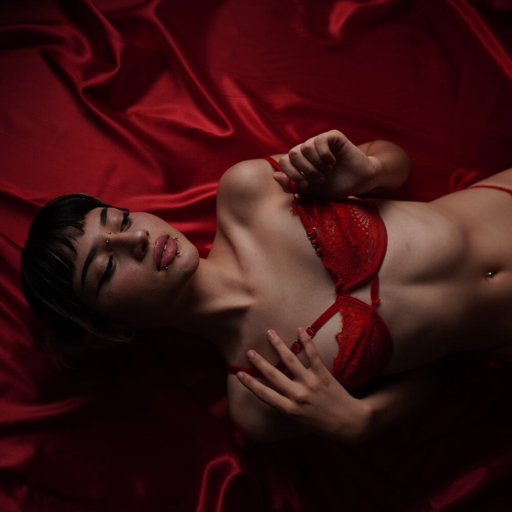 sexcityguide.com claireuwu1 livesex profile in caucasian cams