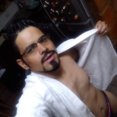 Dr_Pocholate84 Male Brunette Webcam Adult