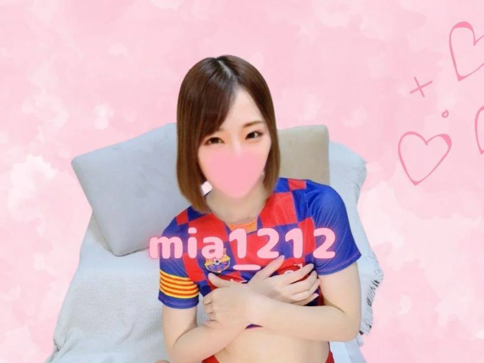 myliveeroticcams.com mia_1212 livesex profile in straight cams