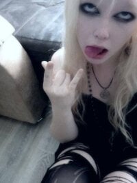 White_Betty's Offline Chat Room