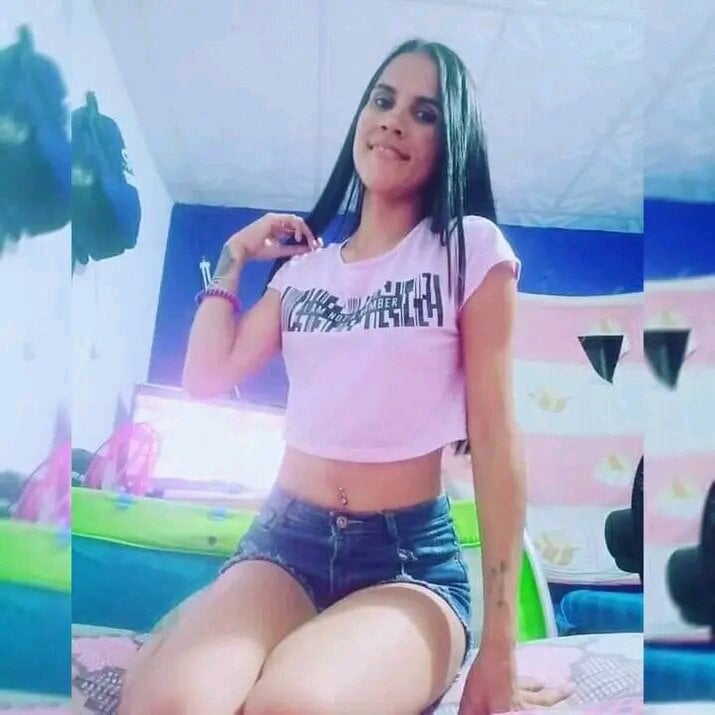 Live sex webcam photo for Danielacutte #285757274