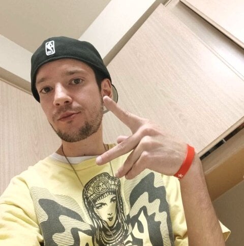 deanyo792 from stripchat