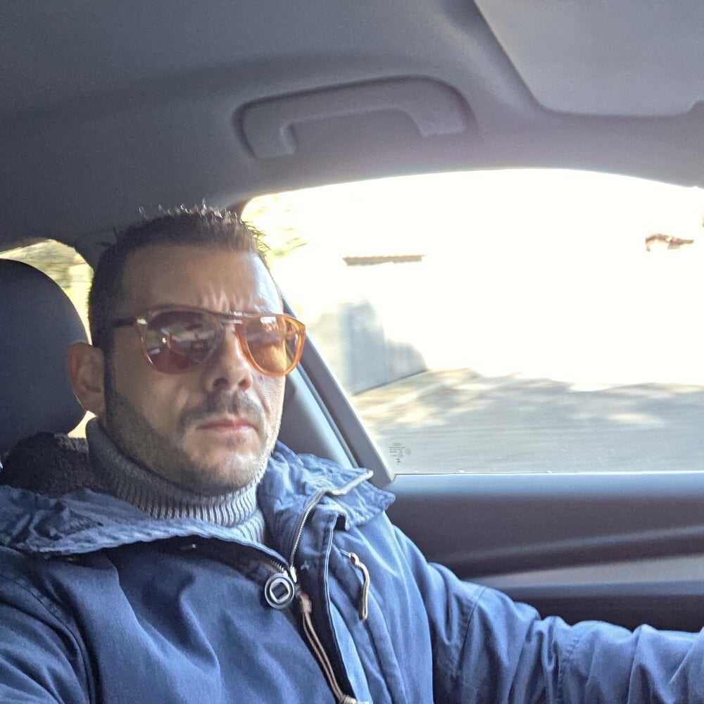 Cicciolino_23's Offline XXX Chat