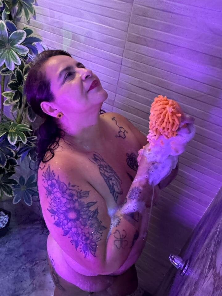 myliveeroticcams.com laura_riley livesex profile in i-connect-every-day-from-1-am-to-3-am-ny-time cams