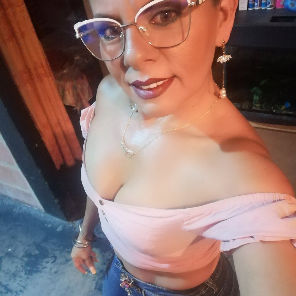 DevoraAmateur's Offline XXX Chat