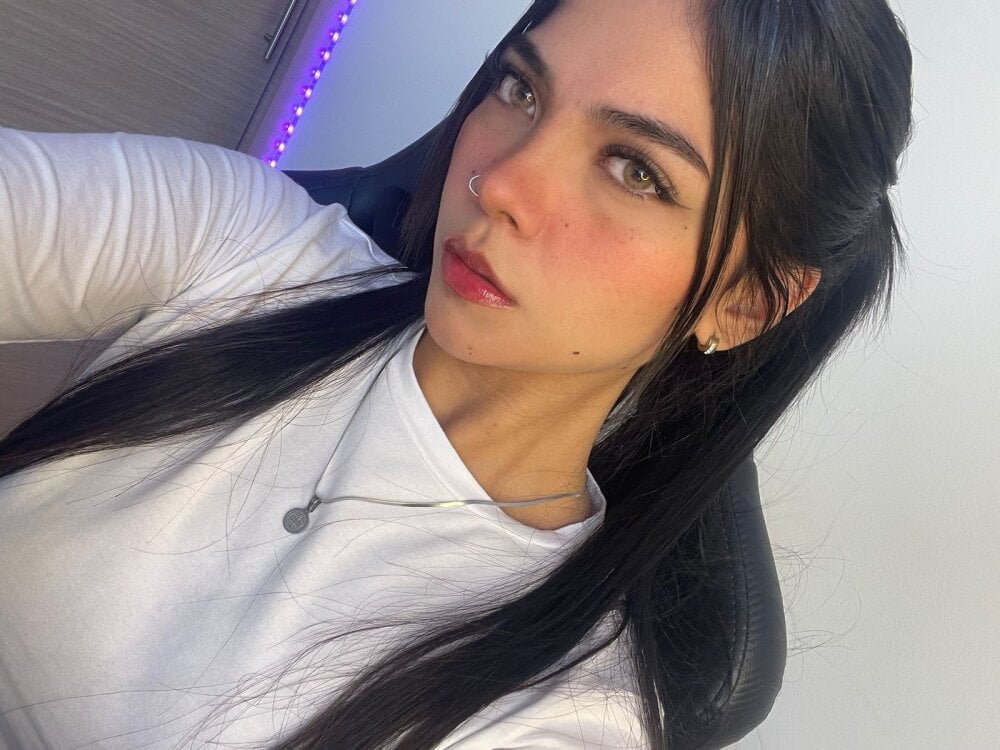 badgirlwebcam.com paula__sweet livesex profile in hazel-eyes cams