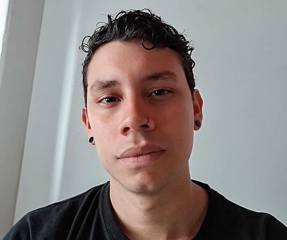 alejoo-24's Offline Chat Room