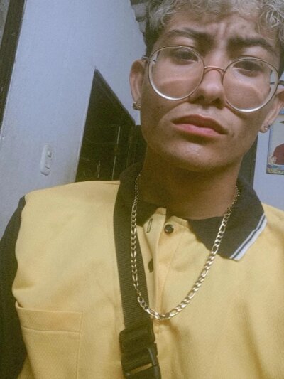 larry_16 from stripchat