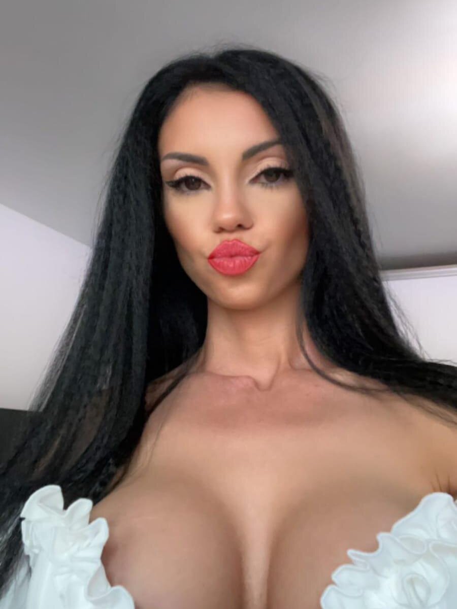 sexcityguide.com missdaisyxo livesex profile in between-the-possible-and-the-unforgettable cams