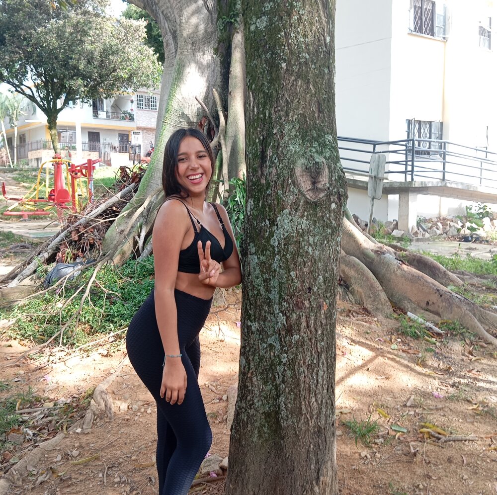 Mia_0506's Offline XXX Chat