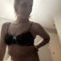 חדר צ'אט לא מקוון של MilfLovesYoungCock