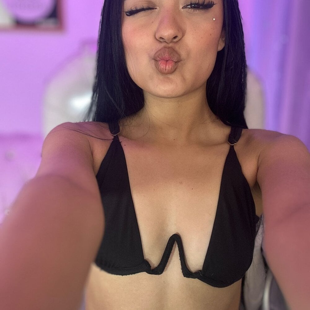 Vicky_Thompons_ profile