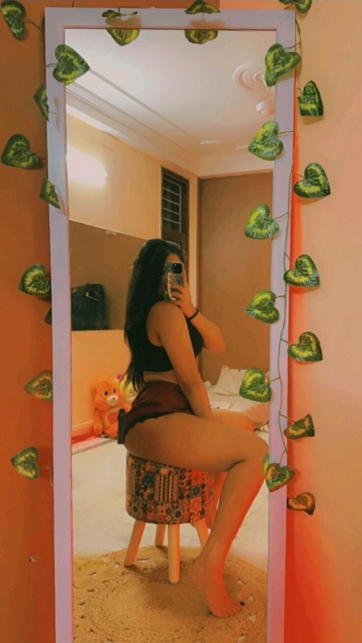 Hott_Noor