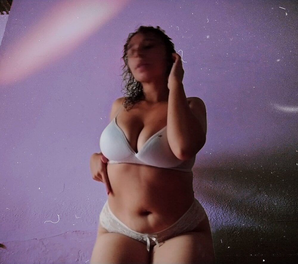 extasis_tif live cam model at StripChat