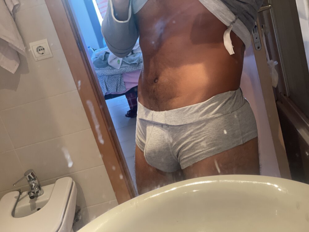 caramelboy32 from stripchat