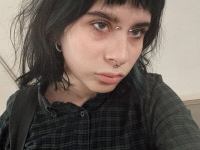 miku_alt from stripchat