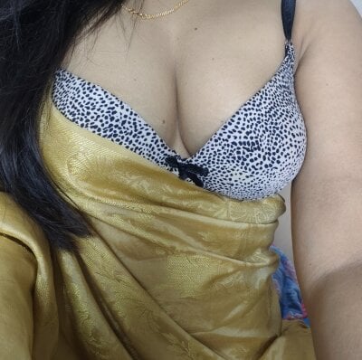YouR_HuMaiRah private show