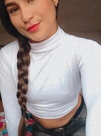 Lea_Sex18's Offline Chat Room