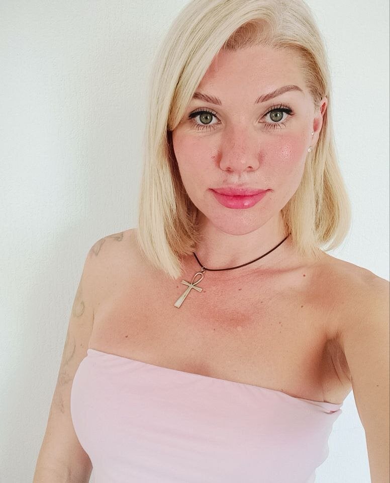 livestrip-joy.com lindsi_luvviv livesex profile in in-a-place-full-of-orgasms cams