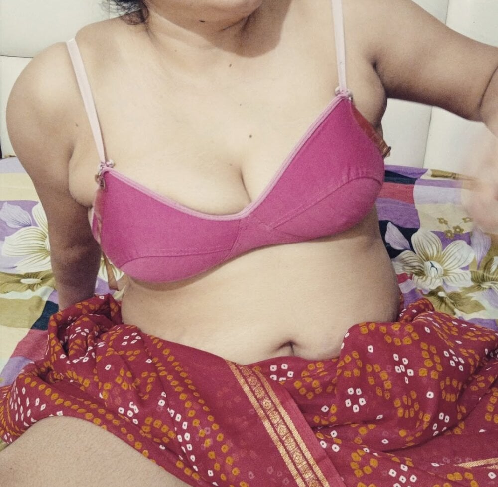 Hey-mahi live cam model at StripChat