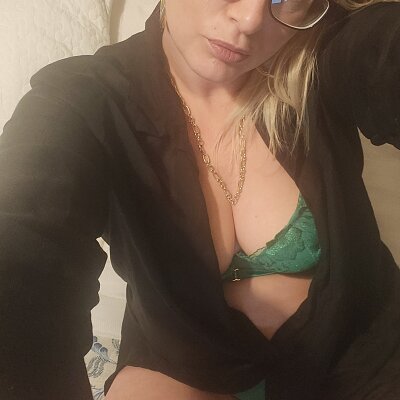 Wifey12345 on StripChat