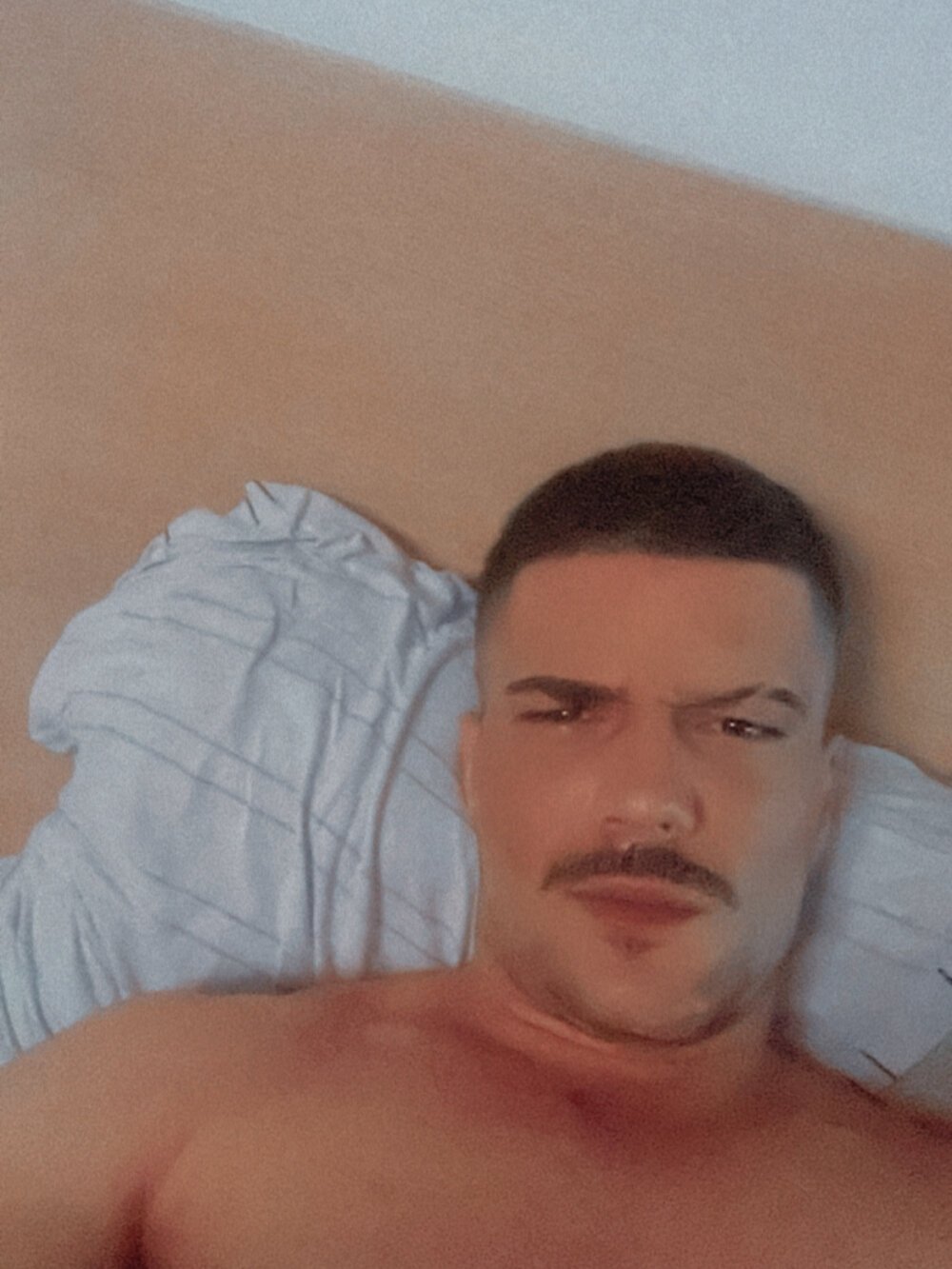 Elcanaarion29's Offline XXX Chat