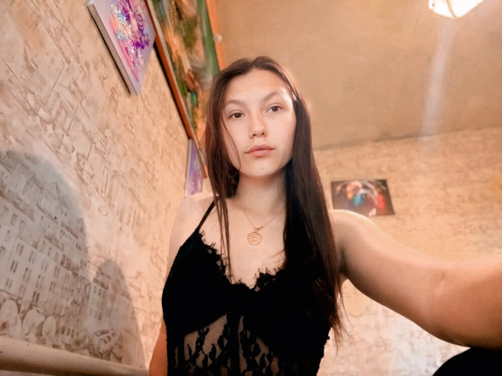 cheapadultsexcams.com luna_tt livesex profile in ssomewhere-in-the-world cams