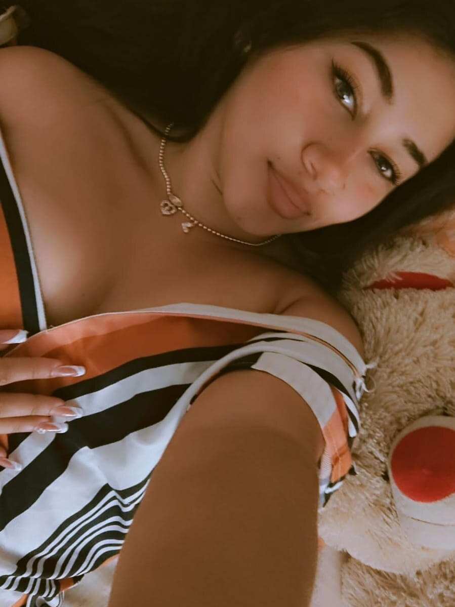 stripchat lina_dubois3 webcam profile pic via sleekcams.com