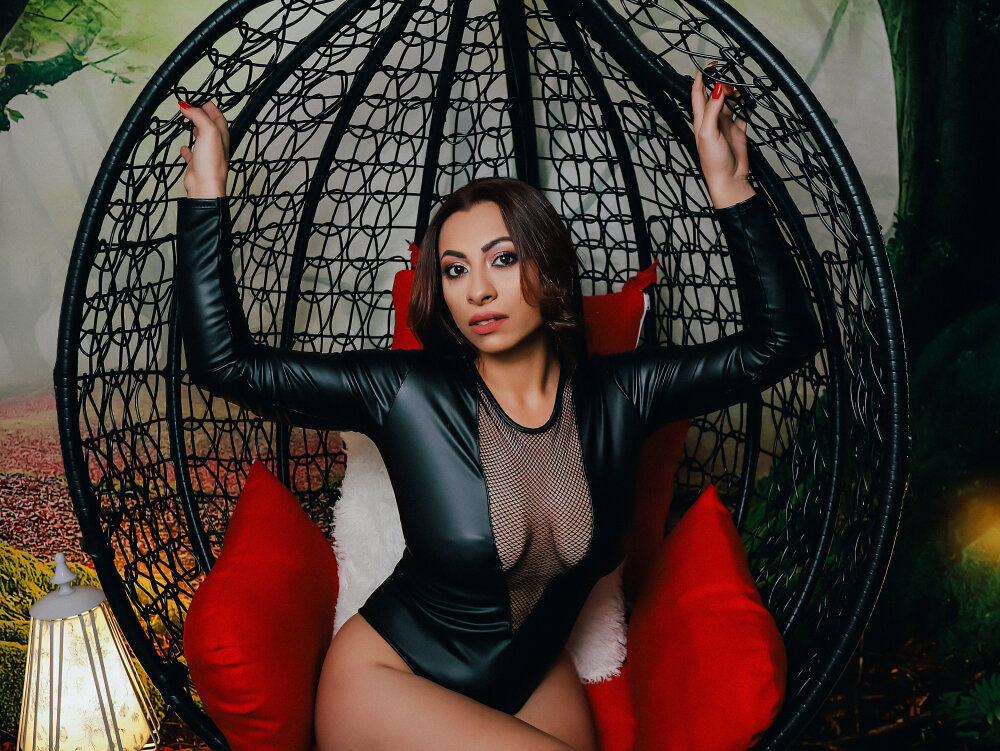 DivineMia's Offline Chat Room