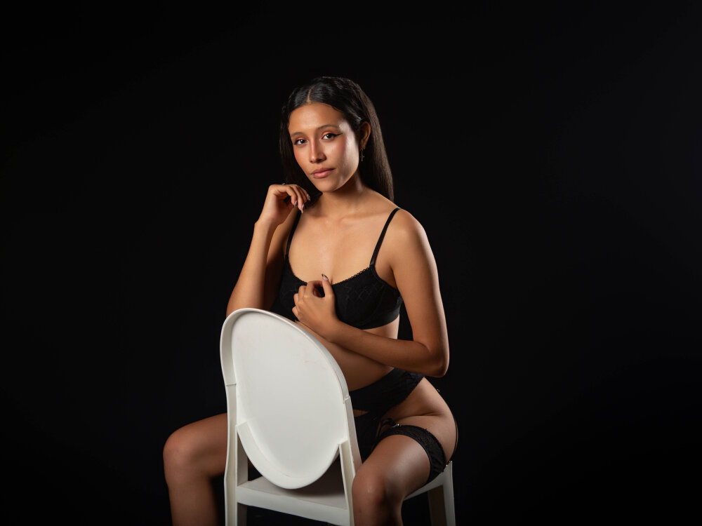 Live sex webcam photo for ALICEEMOON_ #290583104