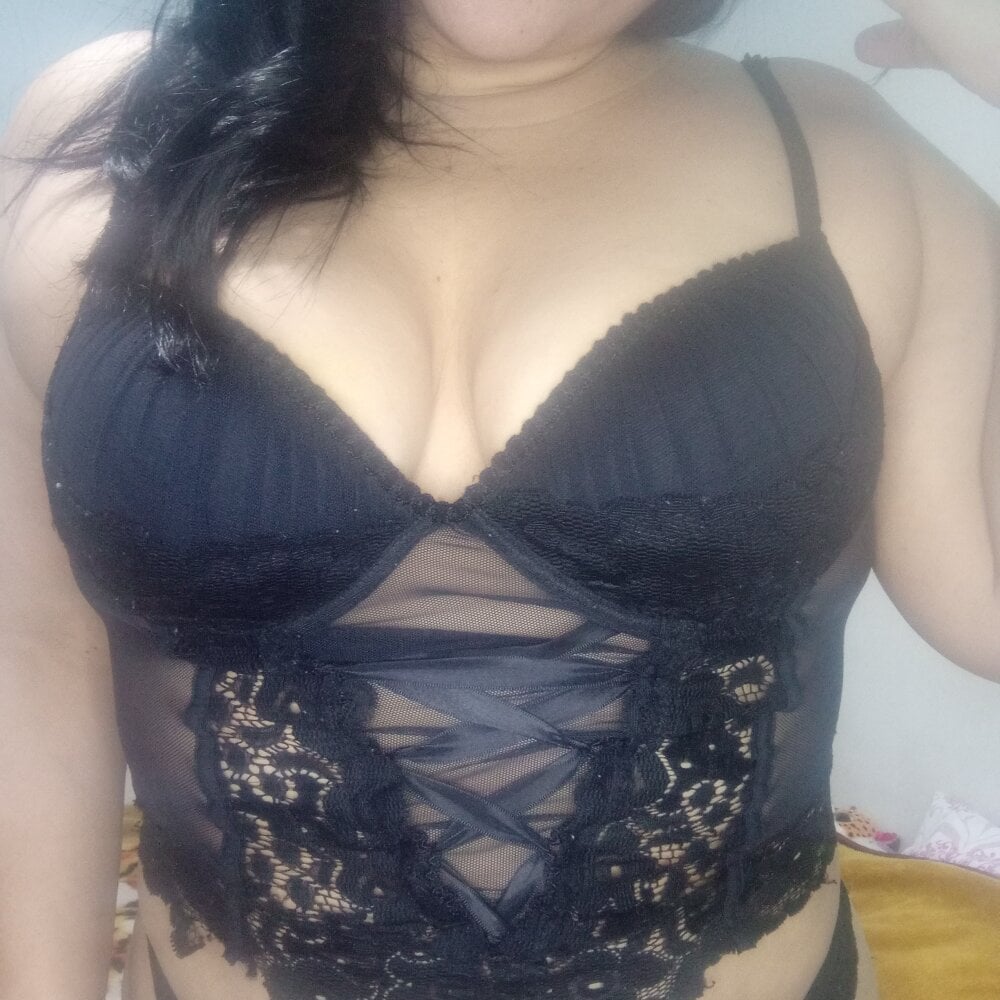 bestlivesexchat.com cristalflame livesex profile in brown-hair cams