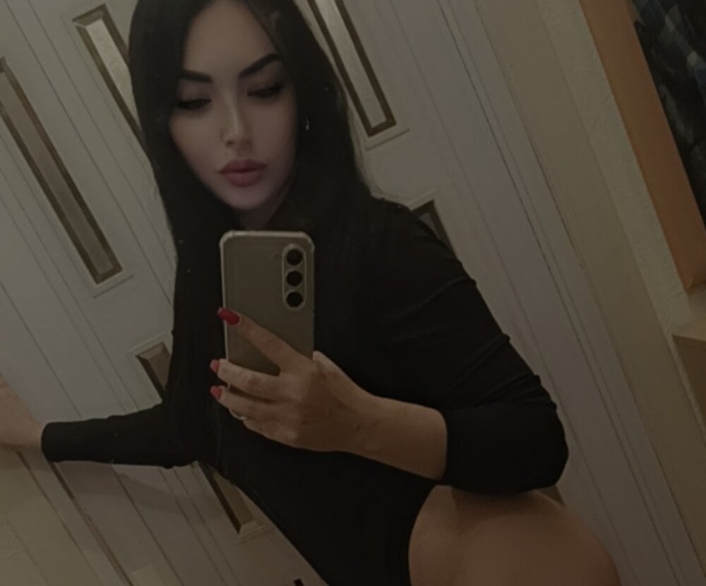 Catalina1993's Offline XXX Chat