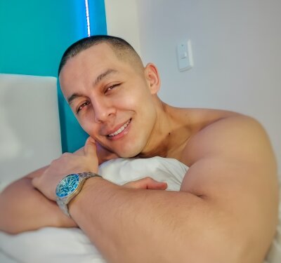 Aron_Sanders Live Cam on StripChat