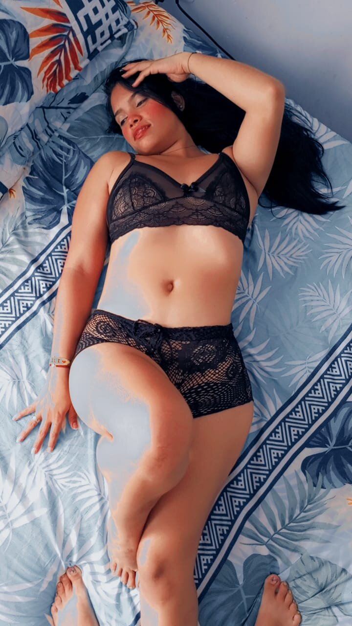 Emely_hot_