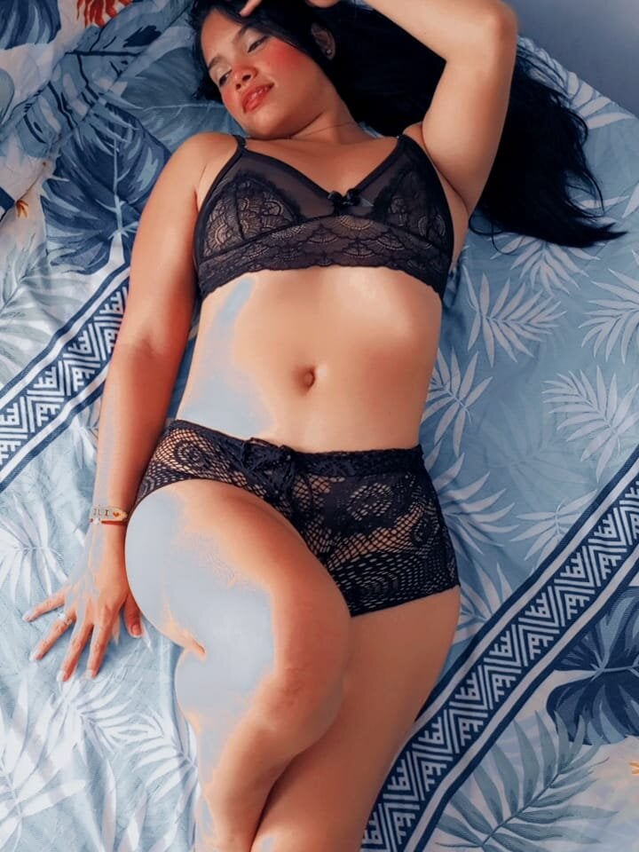 Live sex webcam photo for Emely_hot_ #287244425