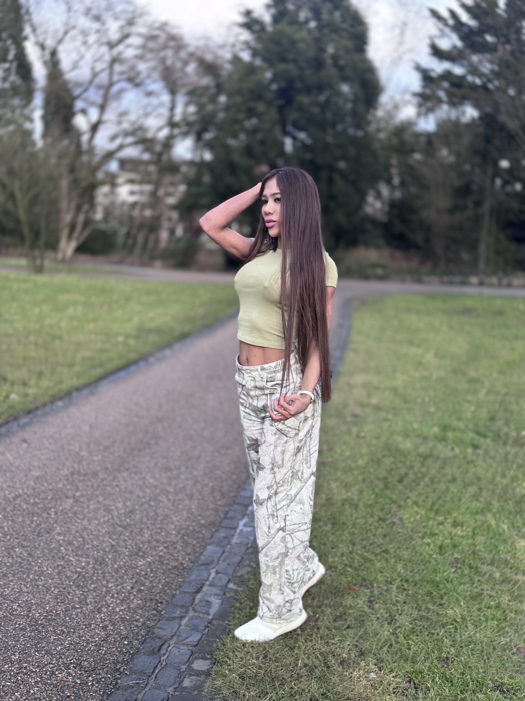 alehia_horsecock