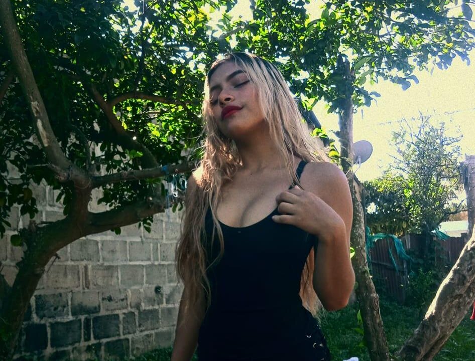 Zuly_and_jose2's Offline XXX Chat