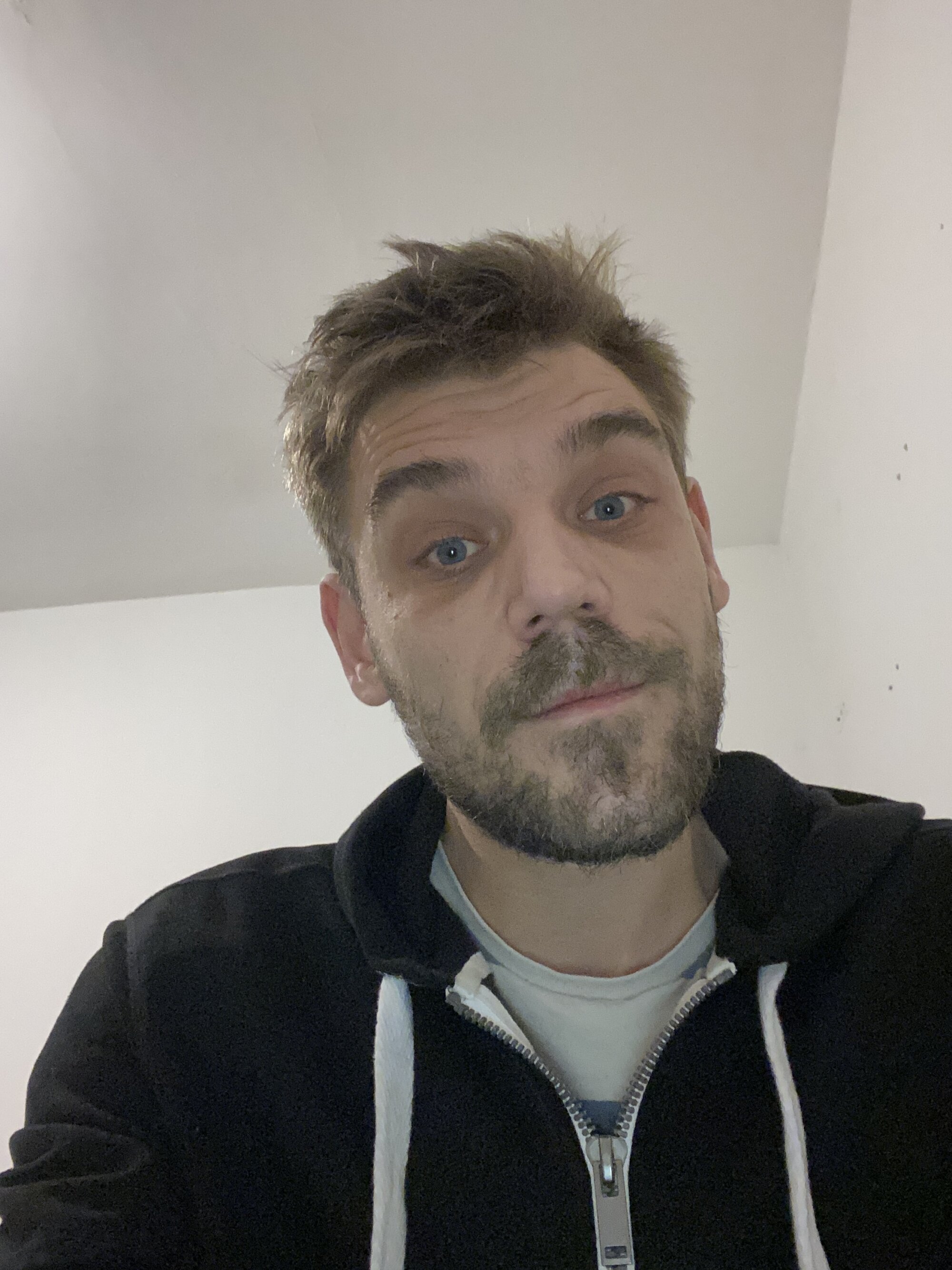 attez_max1