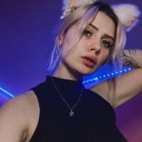 luciaqwertyy's Offline Chat Room