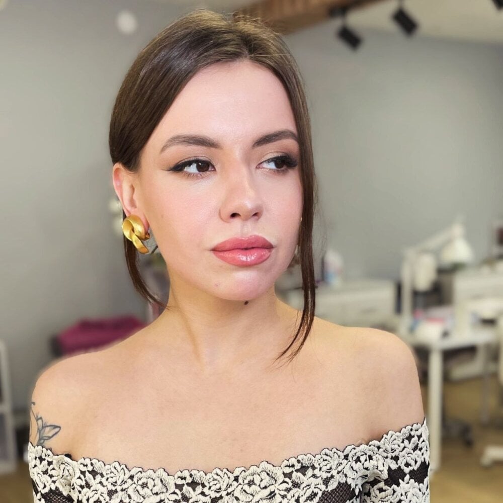 BellaSpark_'s Offline XXX Chat