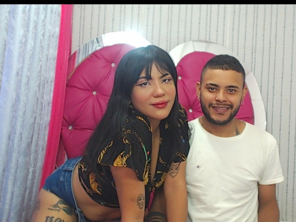 DuoOrgasm100's Offline Chat Room