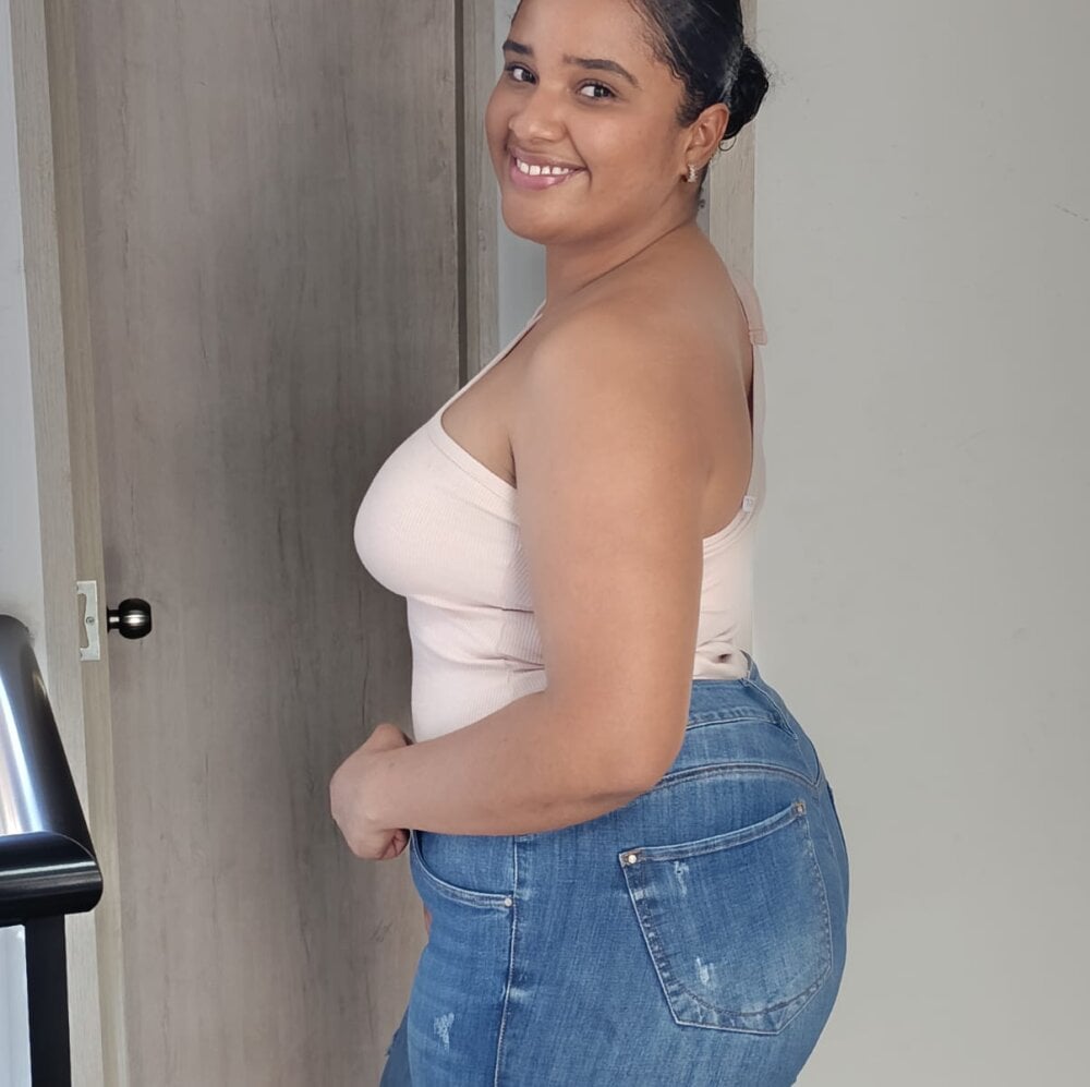zararose9 from stripchat