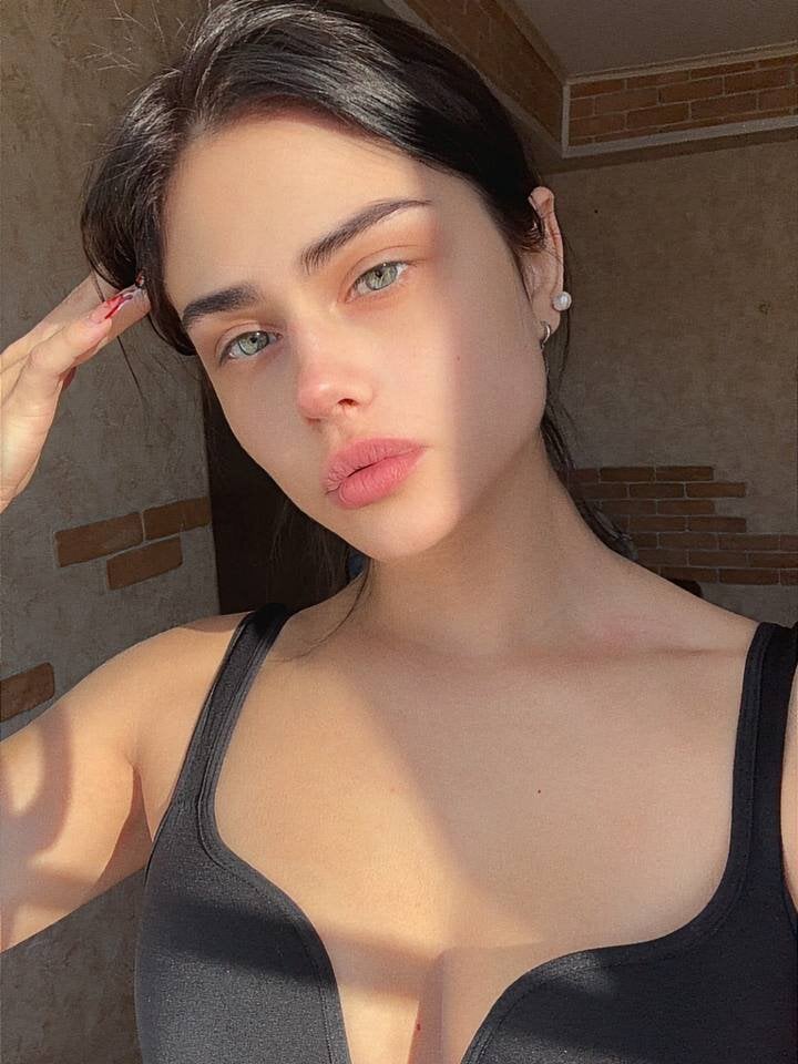 amateursex-livecam.com emilymee livesex profile in white-hair cams