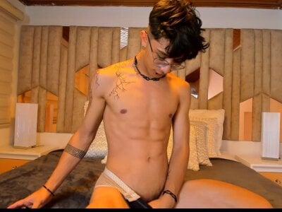 Im__thomass - Stripchat Lovense Cam2cam Deepthroat Boy 