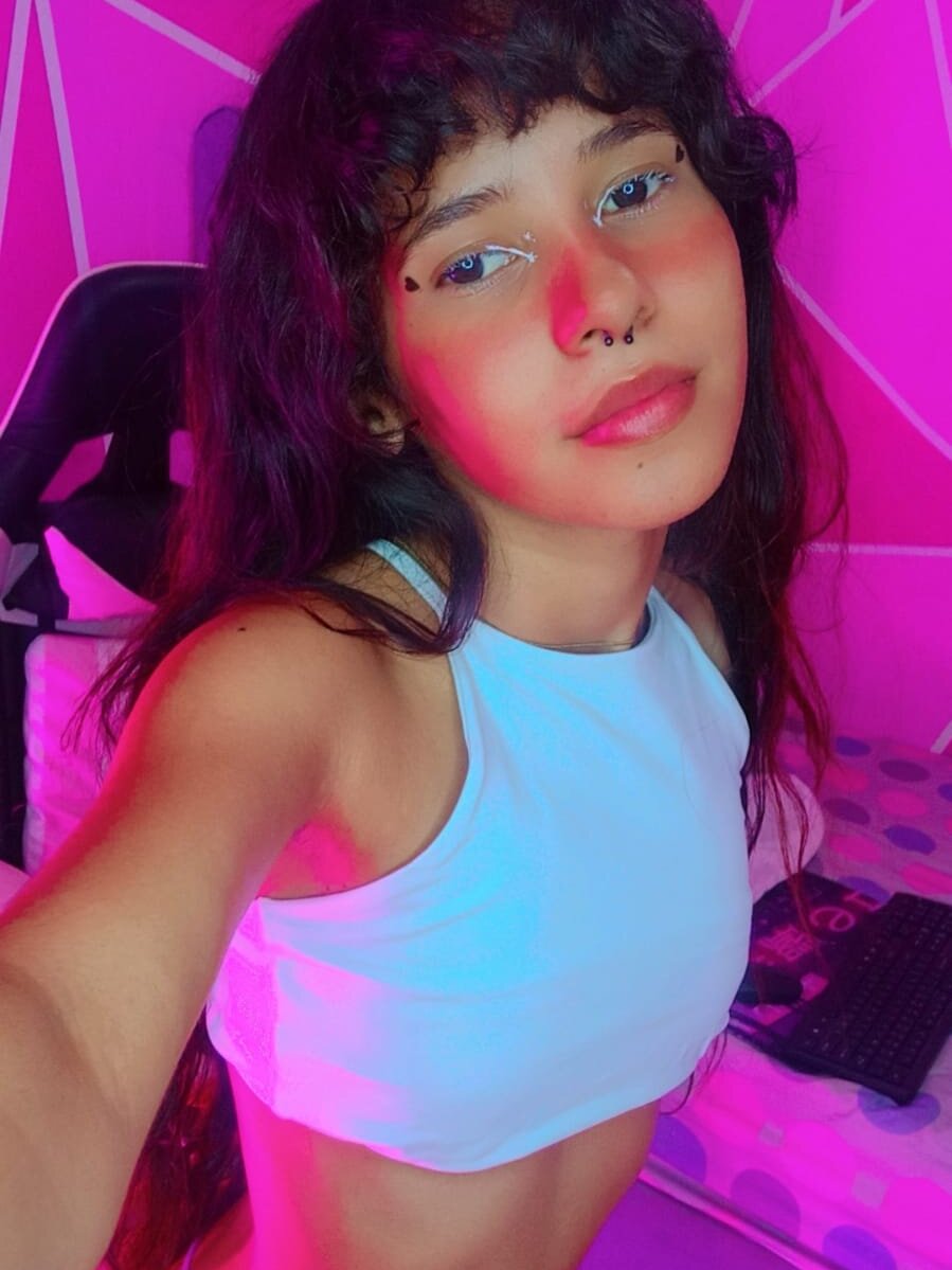 Azuna_Red profile