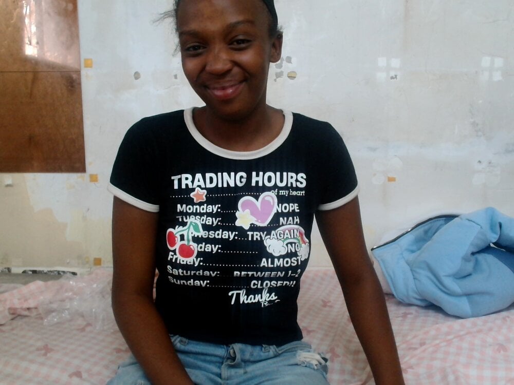 watchgirlcam.com slimbitch202 livesex profile in pixieglow-oo cams